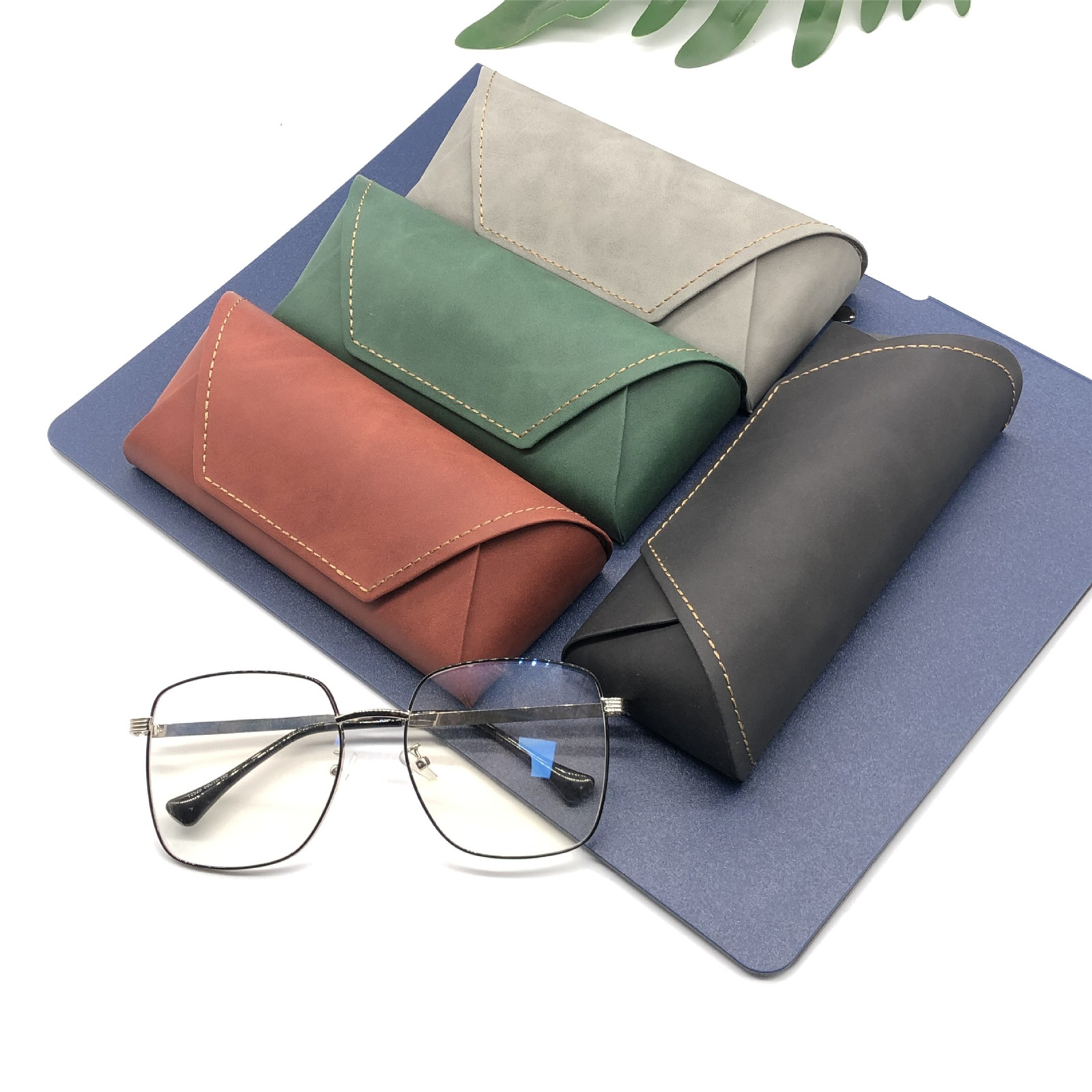 Brillenetui aus PU und Metall, – Travel Accessories Gift Ideas Bewertung und Preis